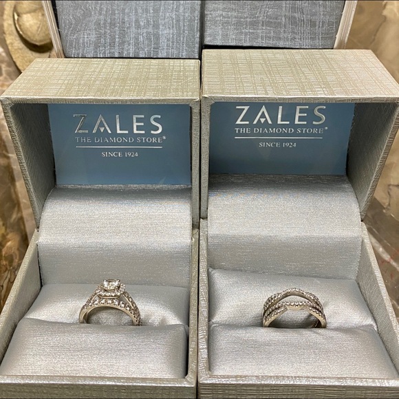 Zales Jewelry - 1 3/4CTW 14KWG 3/4 CTRD FRM H/11 WRAP 14KW 1/3 TW